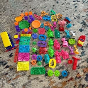 BIG lot of Play-doh toy accessories mold cutters stamps accessories kinetic sand